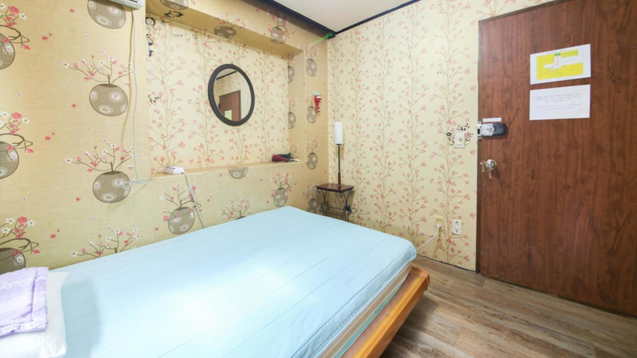 Comeinn Guesthouse Hongdae - Female Only ソウル特別市 エクステリア 写真